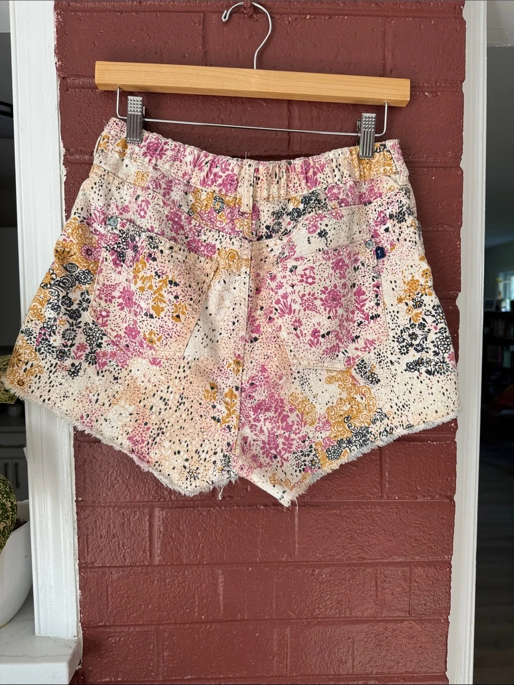 Pilcro Anthropologie Scrunchie Shorts - High-Waist 100% Cotton Floral Jean Short - Picture 5 of 12